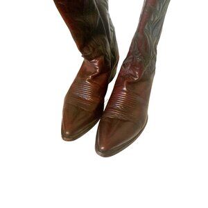 Vintage men’s Brown all Leather Western Cowboy Boots With Embossed Leaf Design P